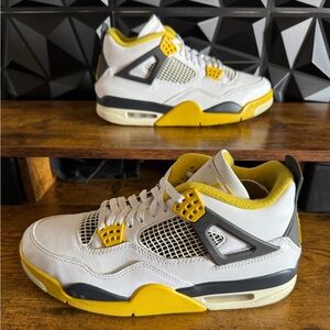 Jordan 4 Vivid Sulfur